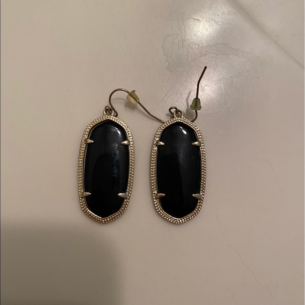 black and gold kendra scott earrings